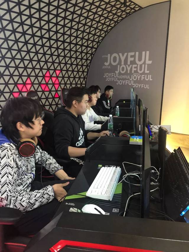 中展示出他 中展示出他