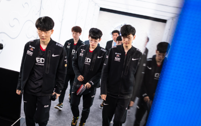 的三段式策 的三段式策